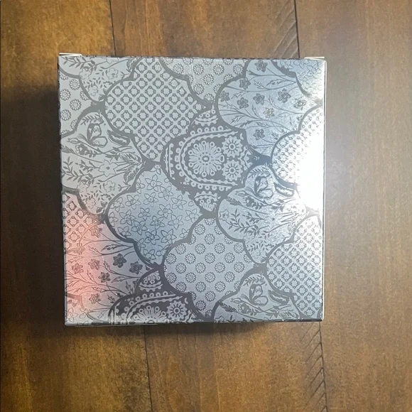 Taylor Swift White Horse Ornament - Picture 3 of 4